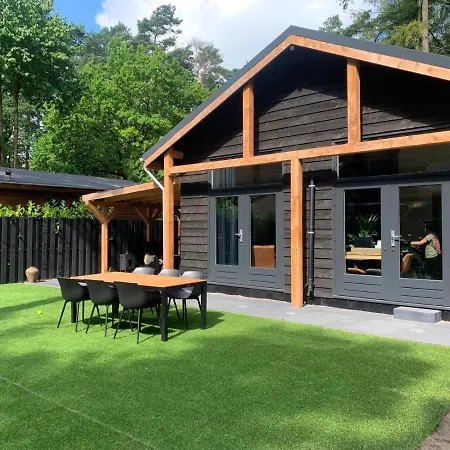 Veluws Genieten Met Whirlpool En Sauna シャレー